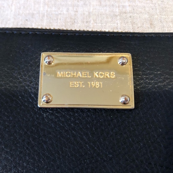 Michael Kors // Jet Set Zip-Around Black Wallet - Picture 5 of 7